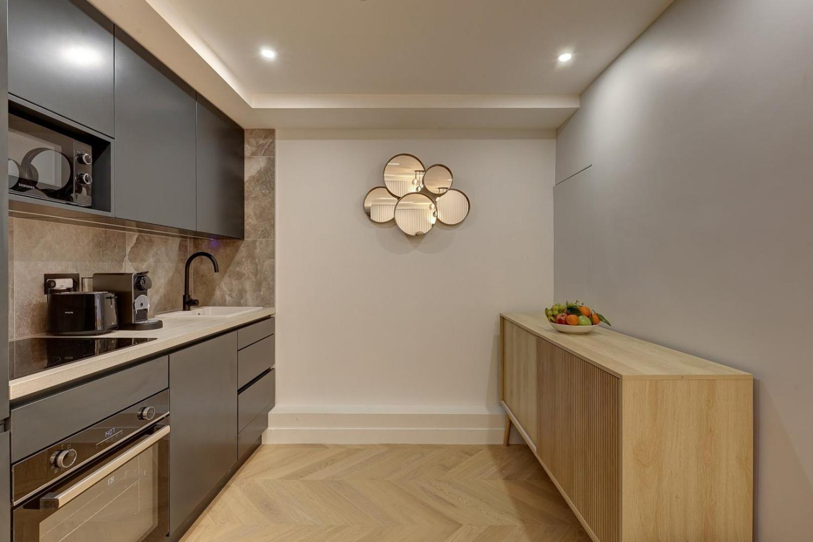 368 Suite Fondary 3 - Superb Apartment In Parijs Buitenkant foto